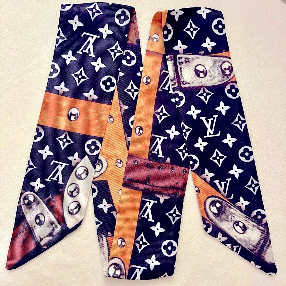 👛 Chains and Monogram Print Twilly Bandeau Wrap Scarf - Picture 3 of 6